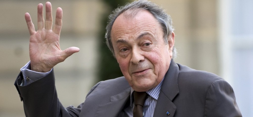 Former socialist Prime Minister Michel Rocard arrives at the Elysee Palace in Paris to attend a meeting with France's President Nicolas Sarkozy May 5, 2008. REUTERS/Philippe Wojazer (FRANCE)